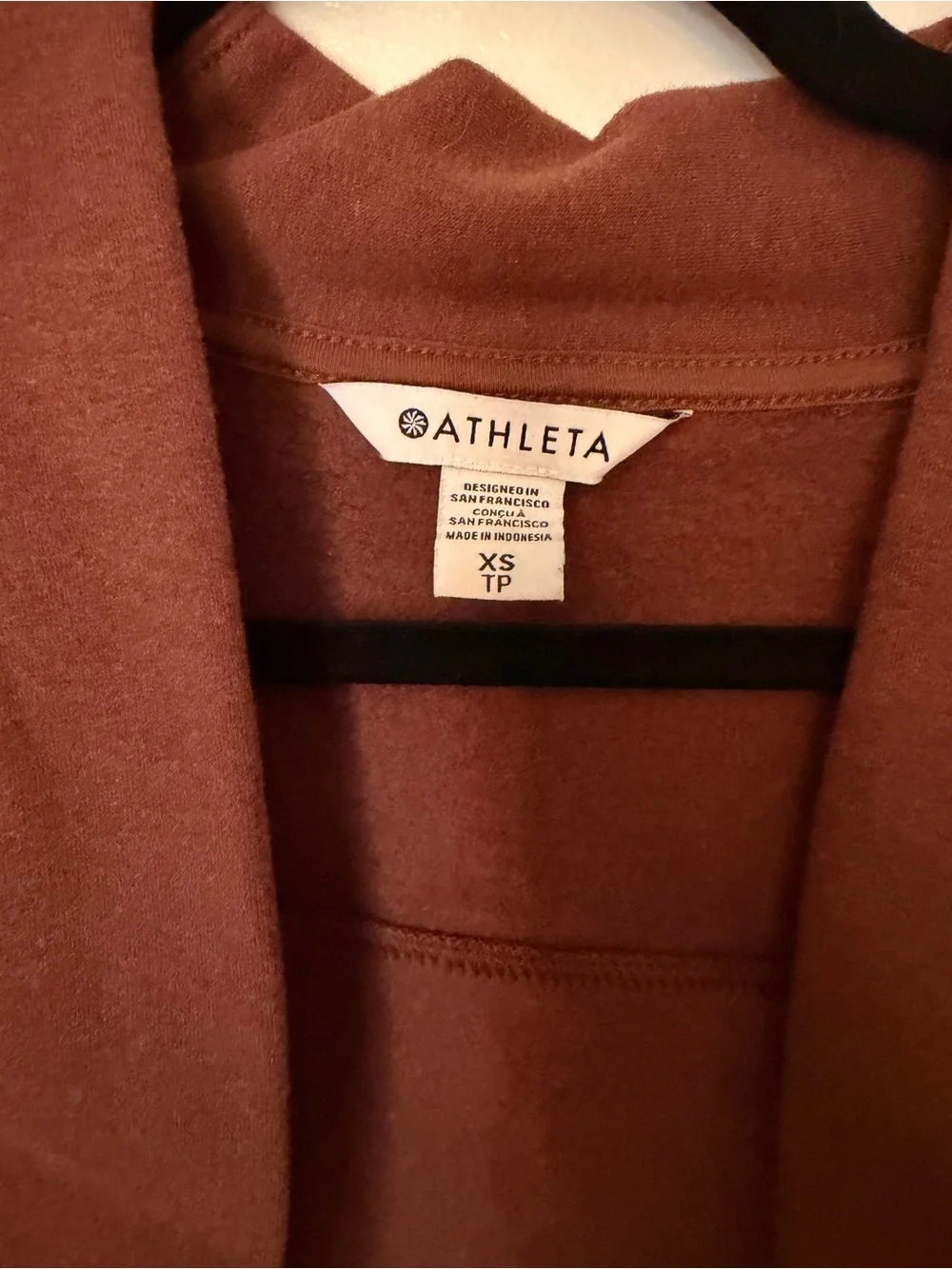 Athleta RETROPLUSH WRAP
CARDIGAN cropped sweatshirt shrug in mahogany heather - Picture 7 of 8
